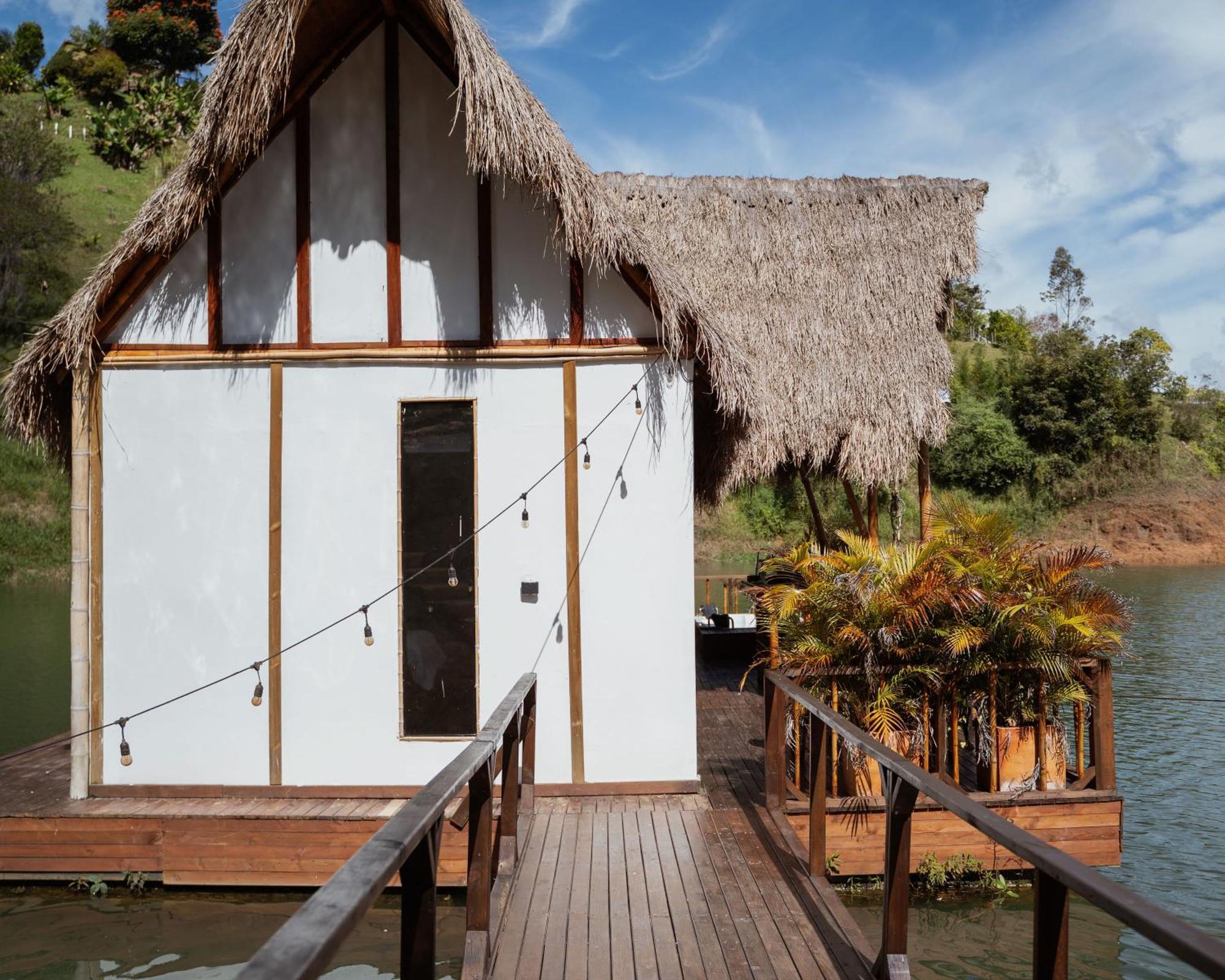 Hotel IBUKU Cabaña Junto al lago con Jacuzzi y Muelle Privados Guatapé Habitación foto