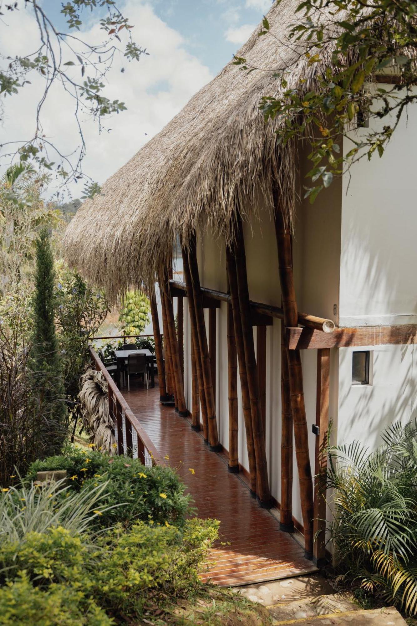 Hotel IBUKU Cabaña Junto al lago con Jacuzzi y Muelle Privados Guatapé Exterior foto